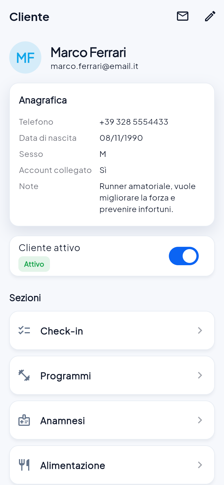 Scheda cliente con storico allenamenti, progressi e note del personal trainer